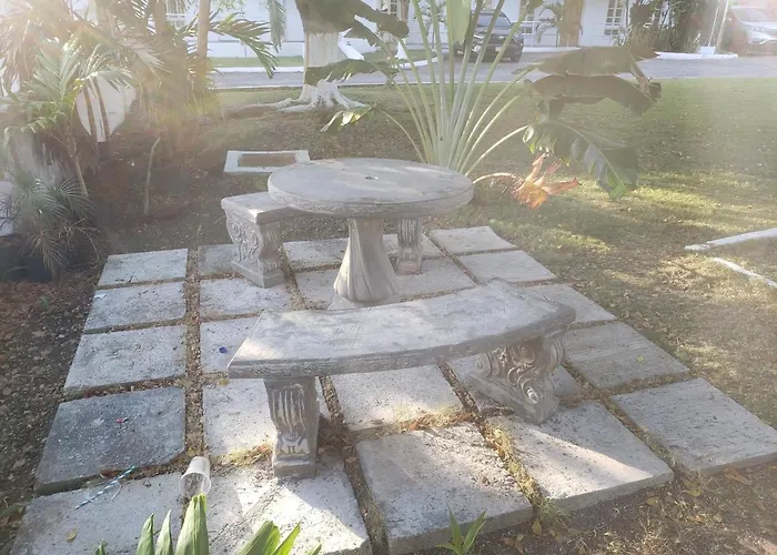 Bed & Breakfast Sea Shell Palms,